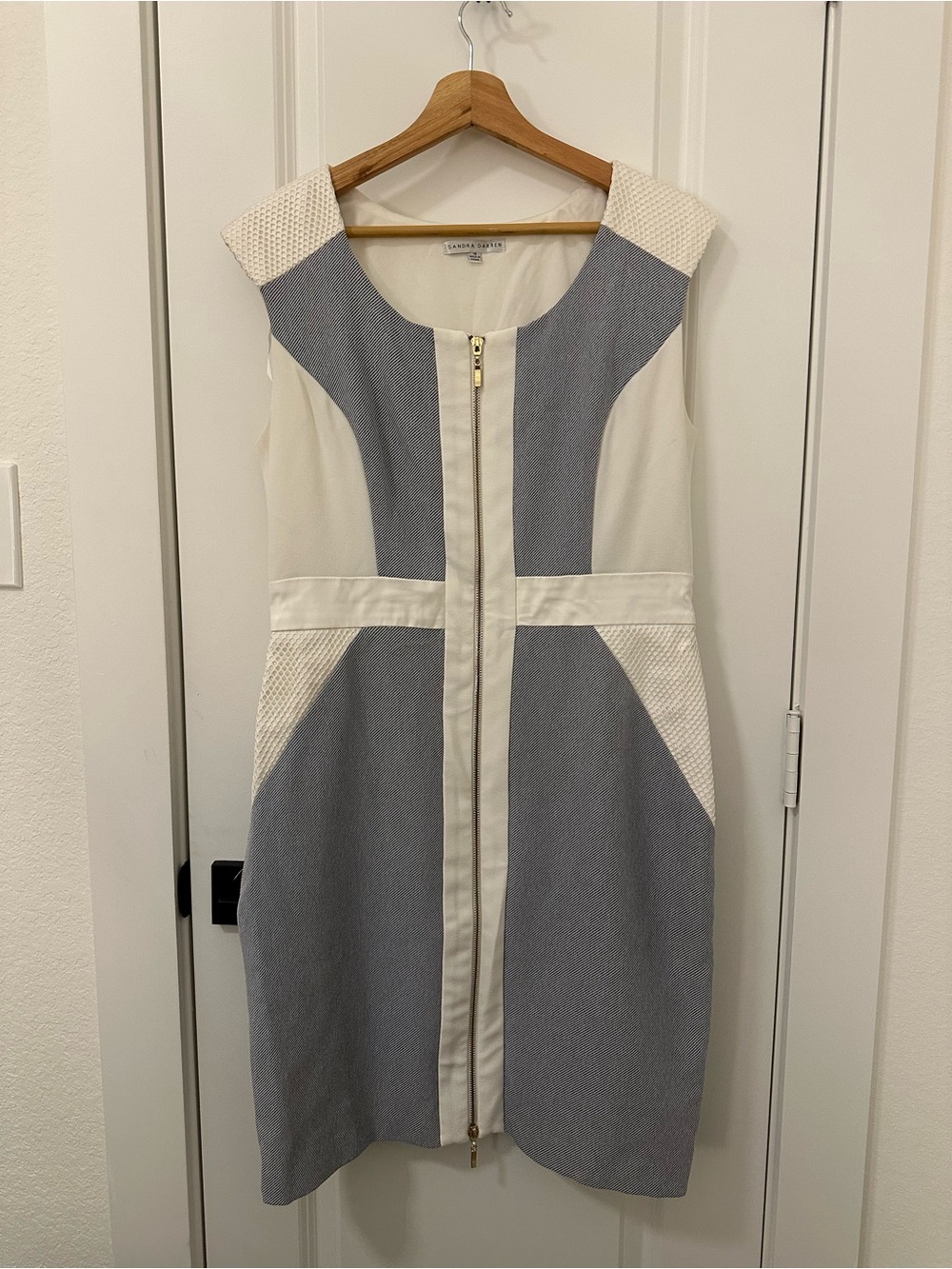 Sandra Darren Cream and Light Gray Colorblock Zip Sheath Dress